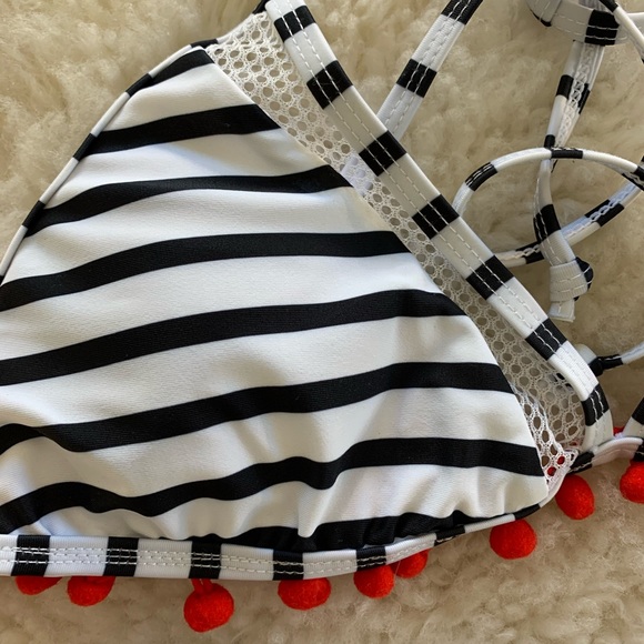 Bikini - Picture 3 of 4